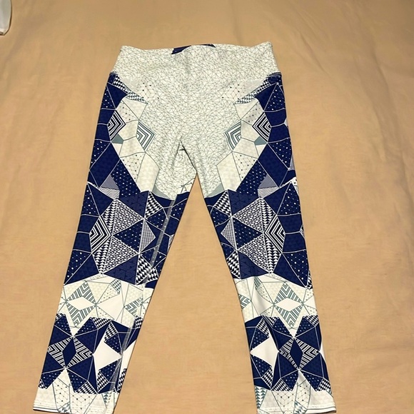 Evolution 3/4 Leggings, Medium - Picture 1 of 9